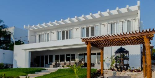 Isla Mujeres Villa | Casa Marina Ocean Front Isla Mujeres