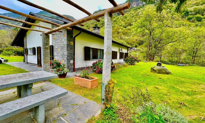 Gerra Verzasca Ski Chalet | Casa Mima 1, Gerra Verzasca, Switzerland