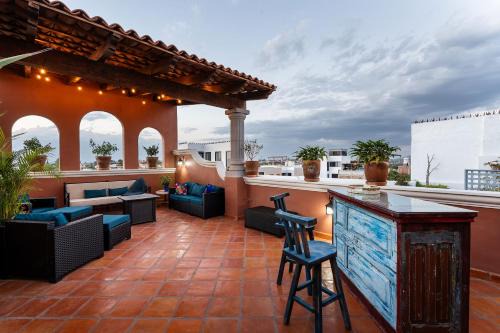Colonia San Antonio House | Casa Mimosa, 3BR Retreat with Rooftop & City Views