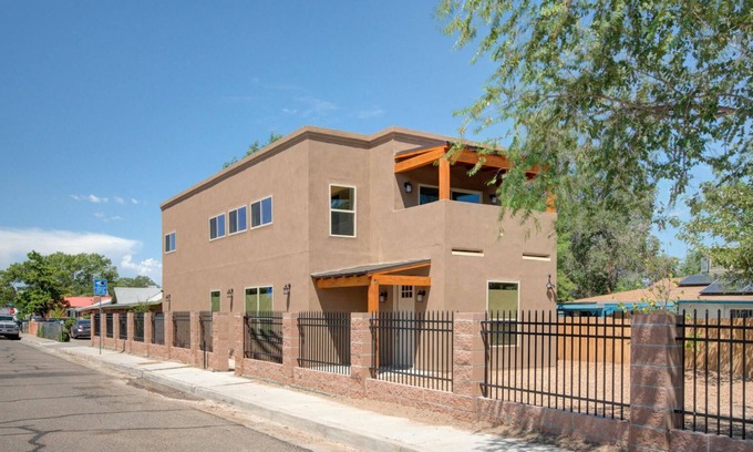 Barelas House | "Casa Nueva" New House in Historic Area
