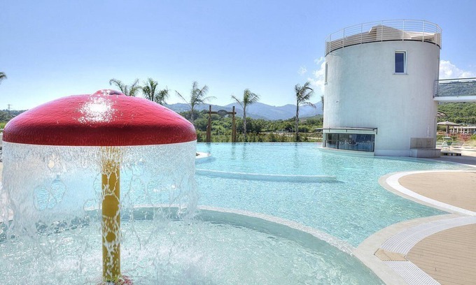 Casal Velino House | Casa Ondina A: A welcoming apartment situated in a quiet location, a few minutes from the town center, with Free WI-FI.
