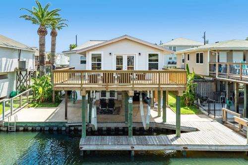 Jamaica Beach House | Casa Pelican-Fishing on the Bay in Jamaica Beach