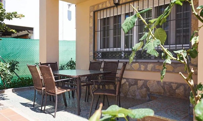 Santiago-Pontones House | CASA PUERTA DEL BOROSA