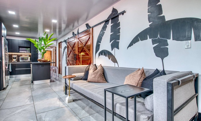 Limon House | CASA RAZAS - Beautiful Balcony Retreat for Six