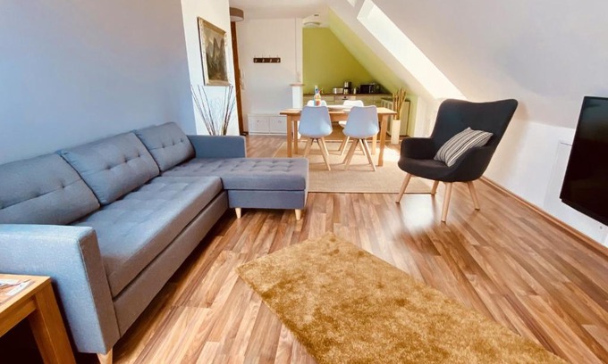 Dittelstedt Apartment | CASA REHSE I Modernes Apartment I 24h-Self-Check-in I kostenlos Parken & WLAN I Smart&Kabel-TV I ÖPNV