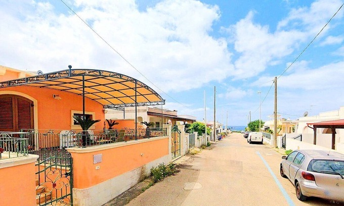 Marina San Gregorio House | Casa Ria A: A welcoming two-story apartment that is part of a villa situated at a short distance from the beach, with Free WI-FI.