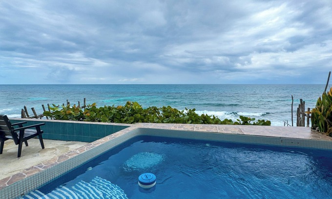 Colonia Meteorologico Villa | Casa Roca Caribe - 1st Floor Suite - 2 Bedroom, 1 Bathroom, Oceanside Pool