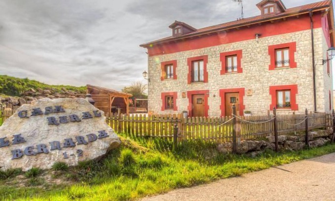 Basconcillos del Tozo Cottage | Casa Rural La Bernarda for 16 people