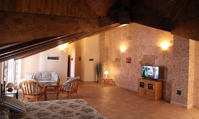 Guadalix de la Sierra Cottage | Casa Rural La Fragua for 10 people