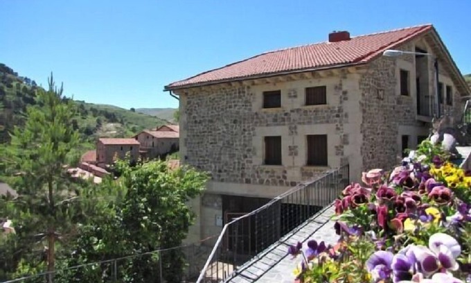 Montenegro de Cameros Apartment | Casa Rural La Costanilla for 4 people