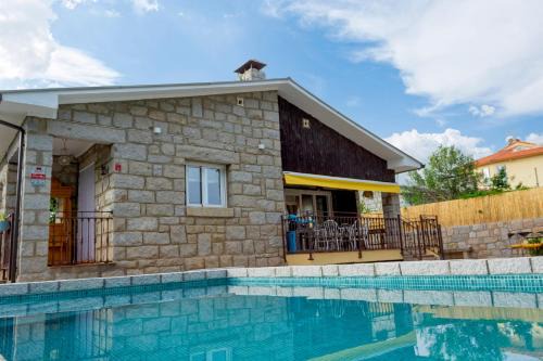Becerril de la Sierra Ski Chalet | Casa rural El Abuelo Arturo