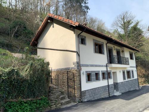 Bustiello Ski Chalet | Casa Rural en Santa Cruz-Mieres