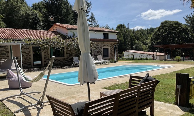 Leira Cottage | Casa Rural Rodeada de Naturaleza. A Medio Camino Ntre A Coruña y Santiago