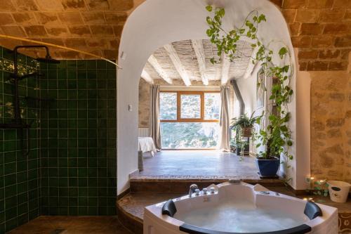 Benisili House | Casa rural Vall de Gallinera con Chimenea, piscina y jacuzzi DIANIA