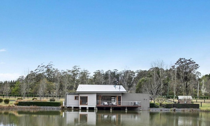 Alpine Villa | Casa Sul Lago in the H'Lands