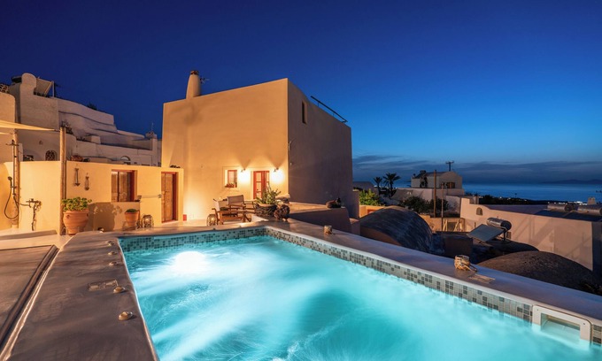 Finikia Villa | Casa Terra Vedema-Oia Sunset-Privacy-Plunge Pool-Starlink Internet (350-450Mbps)