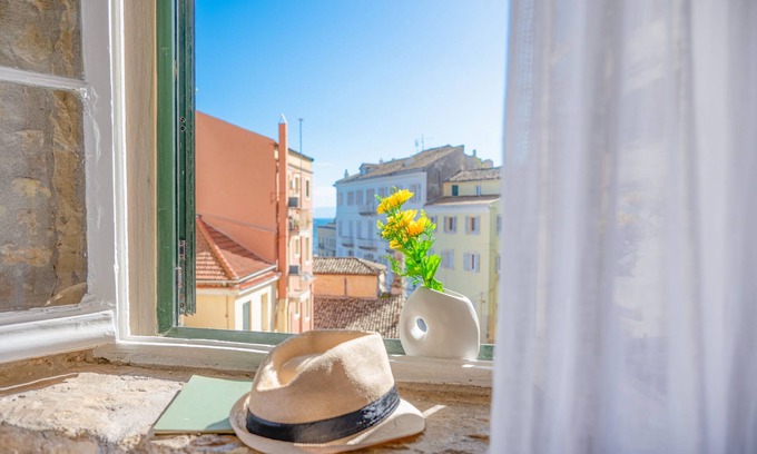 Old Town Apartment | Casa Trenta Otto-J: Authentic Corfu Charm in Mouragia, Wifi, A/C