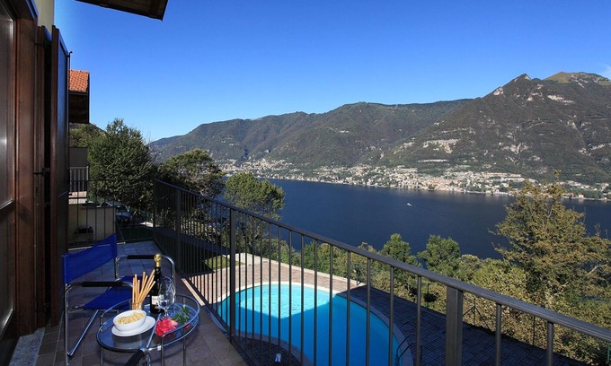 Riva Apartment | Casa Tulipano Panoramica, Faggeto Lario, Italy