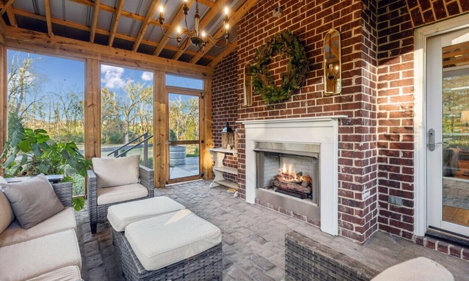 Gallatin House | Casa Vino - Farmhouse 30 mins North of Nashville