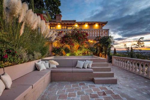 Zona Centro House | Casa Vista 6BR Villa, 16p Jacuzzi Pool, Staff & Breakfast
