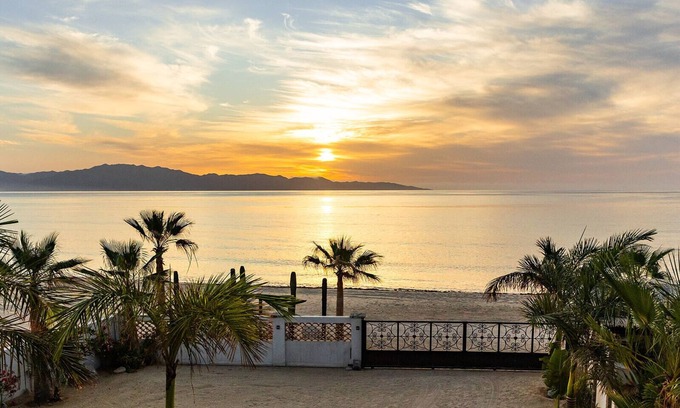 El Sargento House | CASACORAZONmx “Oasis” 2bd Tropical Beachfront - Amazing Views! 325.00n