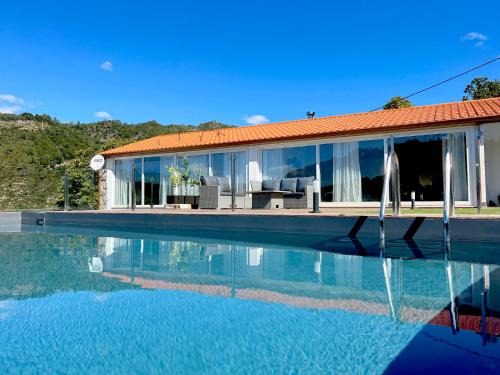 Cabril House | Casas Capela by O'Porto Seven
