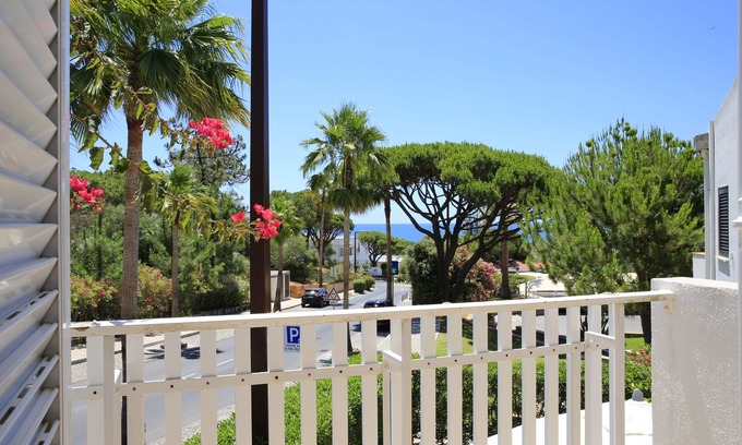 Vale do Lobo House | CASAS DA PRAIA, 53 Just a few minutes walk from the Ocean