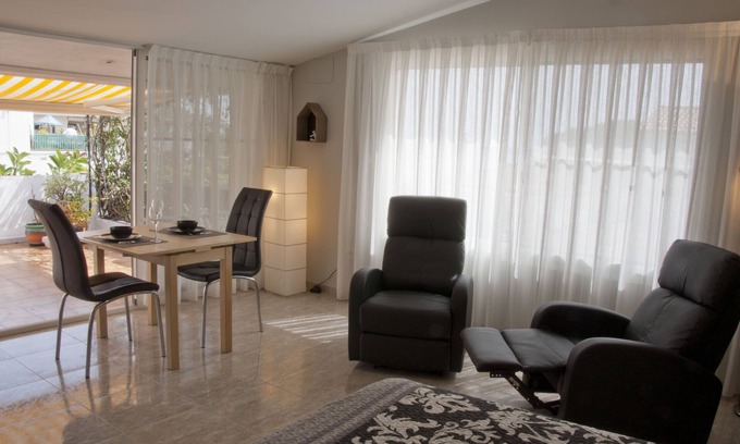 Sant Carles de la Rapita Apartment | Casas Sitori apartment 6 in a small-scale private complex on the beach!