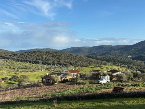 Fuentes de Leon Ski Chalet | Casas Rurales Los Llanos
