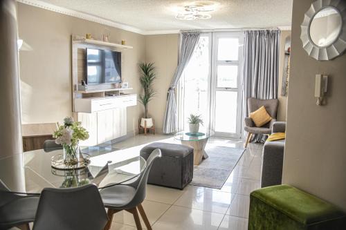 Pollok Beach Apartment | Cascades 103