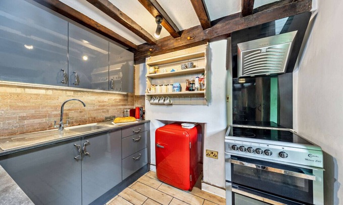 Rhiwbryfdir House | Cascades Cottage - Three Bedroom House, Sleeps 5