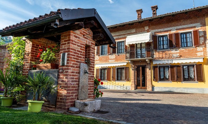 Magliano Alfieri House | Cascina D'Ghistu - Five Bedroom House, Sleeps 10