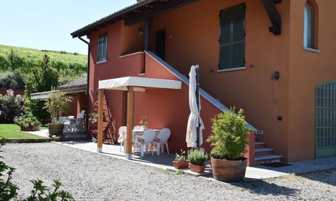 Nizza Monferrato House | Cascina dei Giacinti Farmhouse: Grape Cottage