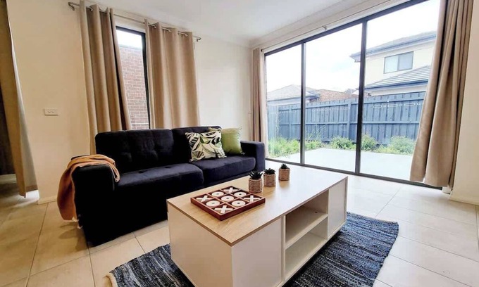 Melbourne House | Casey Green Estate 3 bedrooms Narre Warren home
