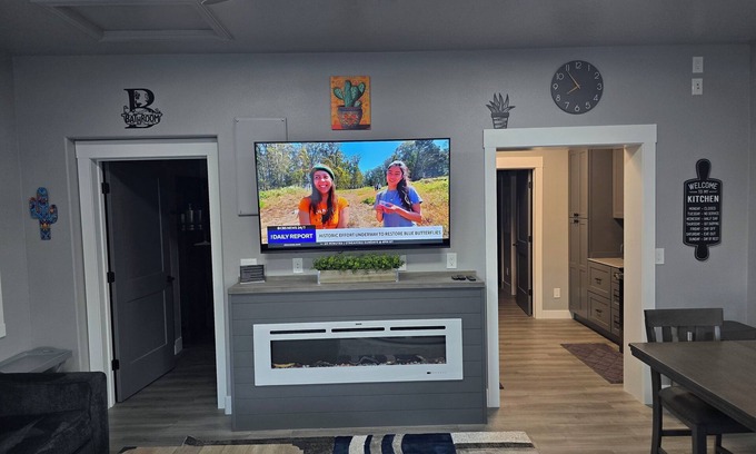 Nampa Apartment | CASITA, 1 bedroom, living room, kitchen, bathroom, Wi-Fi, parking, close to NNU.