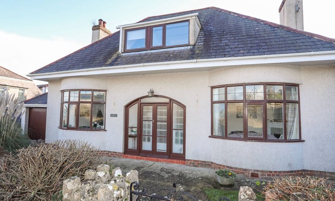 Benllech Cottage | CASITA, pet friendly, with open fire in Benllech