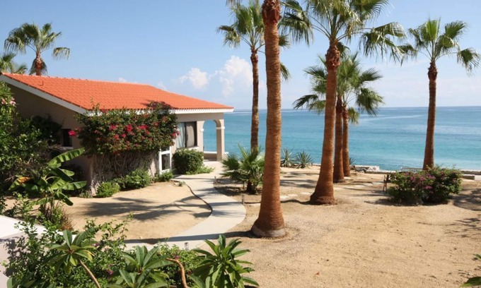Los Barriles Cottage | Casita Tortuga is a Beach Front over looking the Sea of Cortes.
