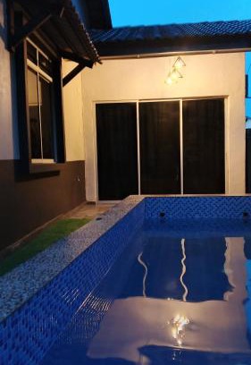 Gua House | CaSSa ArDiNA Homestay With Pool