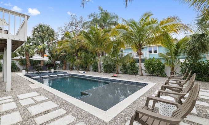 Anna Maria House | Castaway Cove - Short stays! AMI gem!
