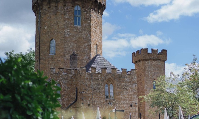 Sibford Gower Hotel | Castle at Edgehill