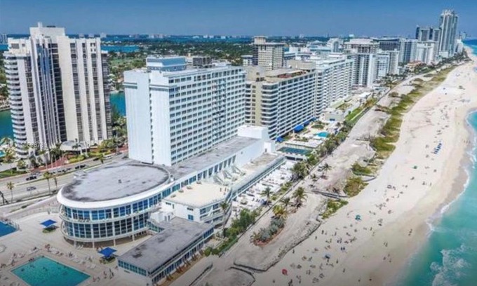 Mid Beach Apartment | Castle Beach Club Apartments