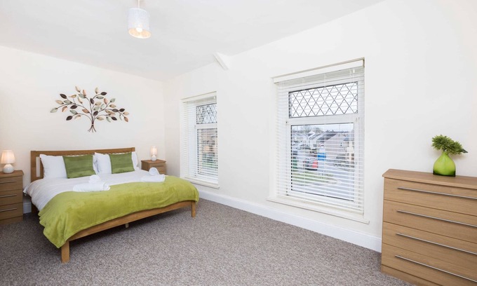 Llwchwr House | Castle Retreat - 3 Bed House