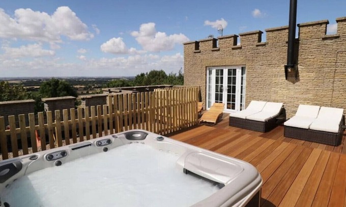 Nettleton House | Castle Top - Retreat