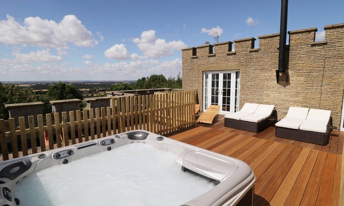 Nettleton Cottage | CASTLE TOP RETREAT, family friendly in Nettleton, Lincolnshire