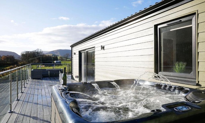 Peebles House | Castlehill cabin with a hot tub