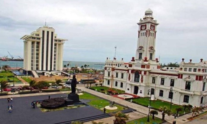 Medellin House | CASTLEROCK SUITES AND CONDOS VERACRUZ MEXICO