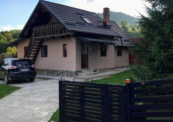 Vama House | Casuta Alesia & David, relaxare la poalele Raraului