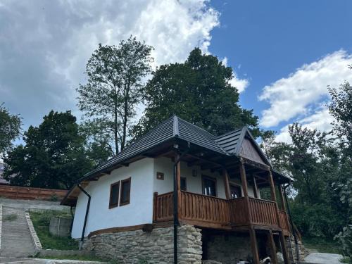 Bradulet House | Casuta de Poveste