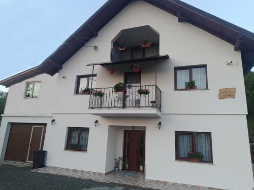 Moisei Cabin | Casuta Din Livada