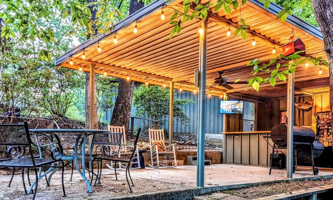 South Toledo Bend Cabin | Catchin' 247 - Lakefront hideaway, outdoor spa, bar, firepit!